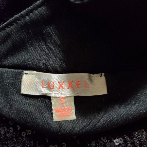 Dress - Picture 8 of 9